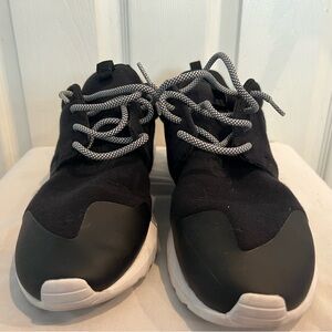 Nike Roshe Run NM TP. Black. M SZ 9